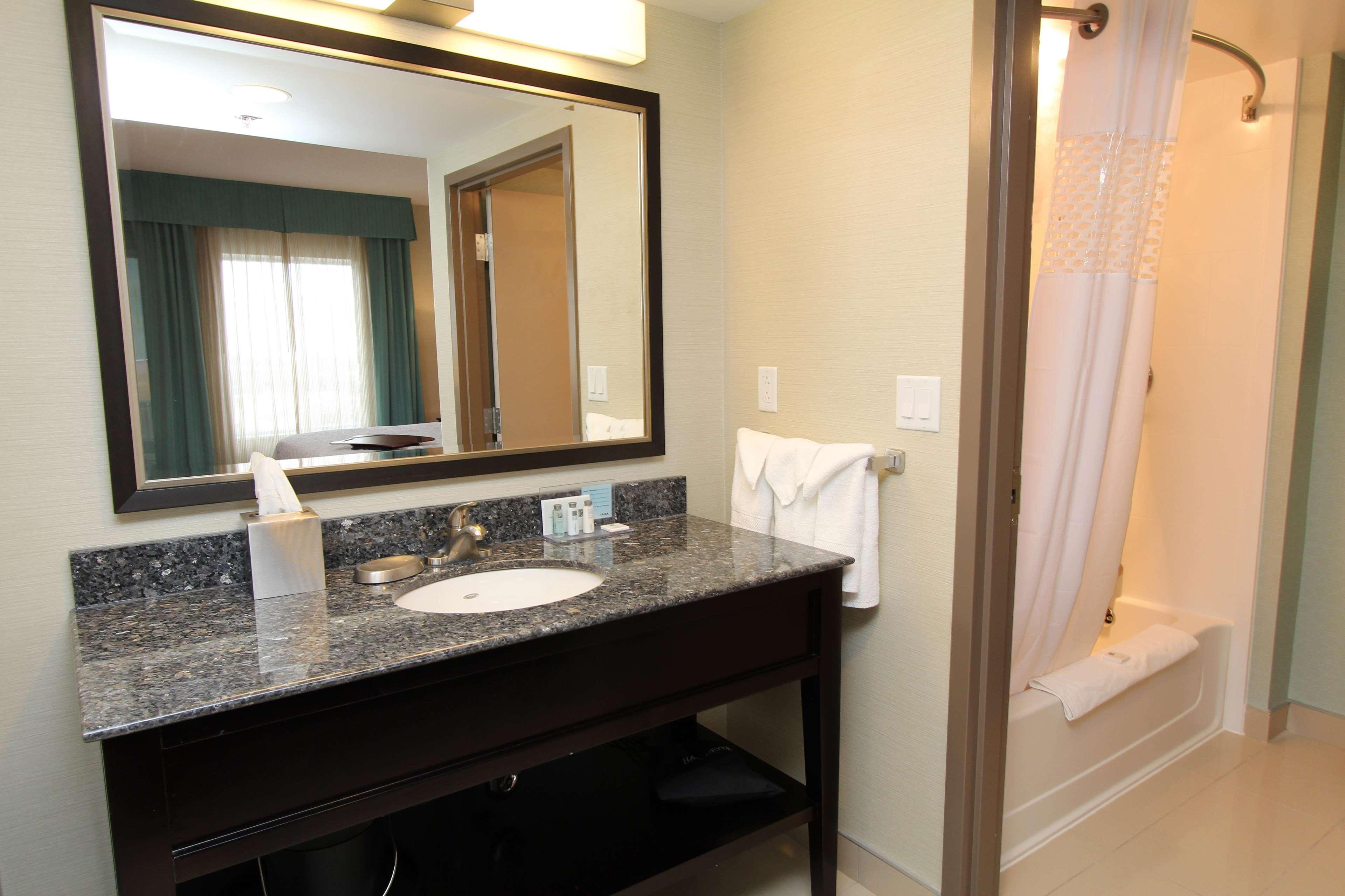 Hampton Inn & Suites By Hilton St. John'S Airport Esterno foto