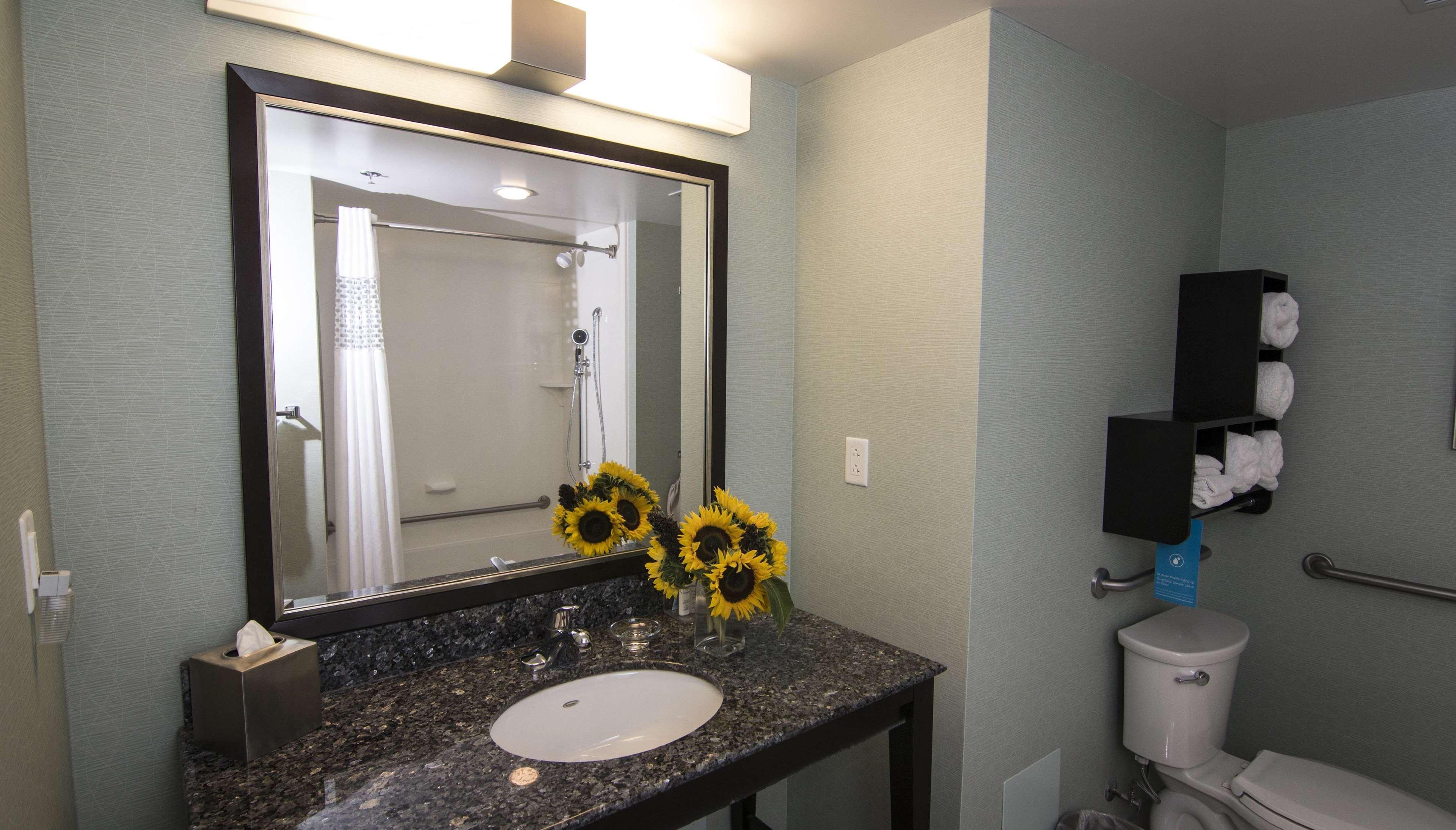 Hampton Inn & Suites By Hilton St. John'S Airport Esterno foto