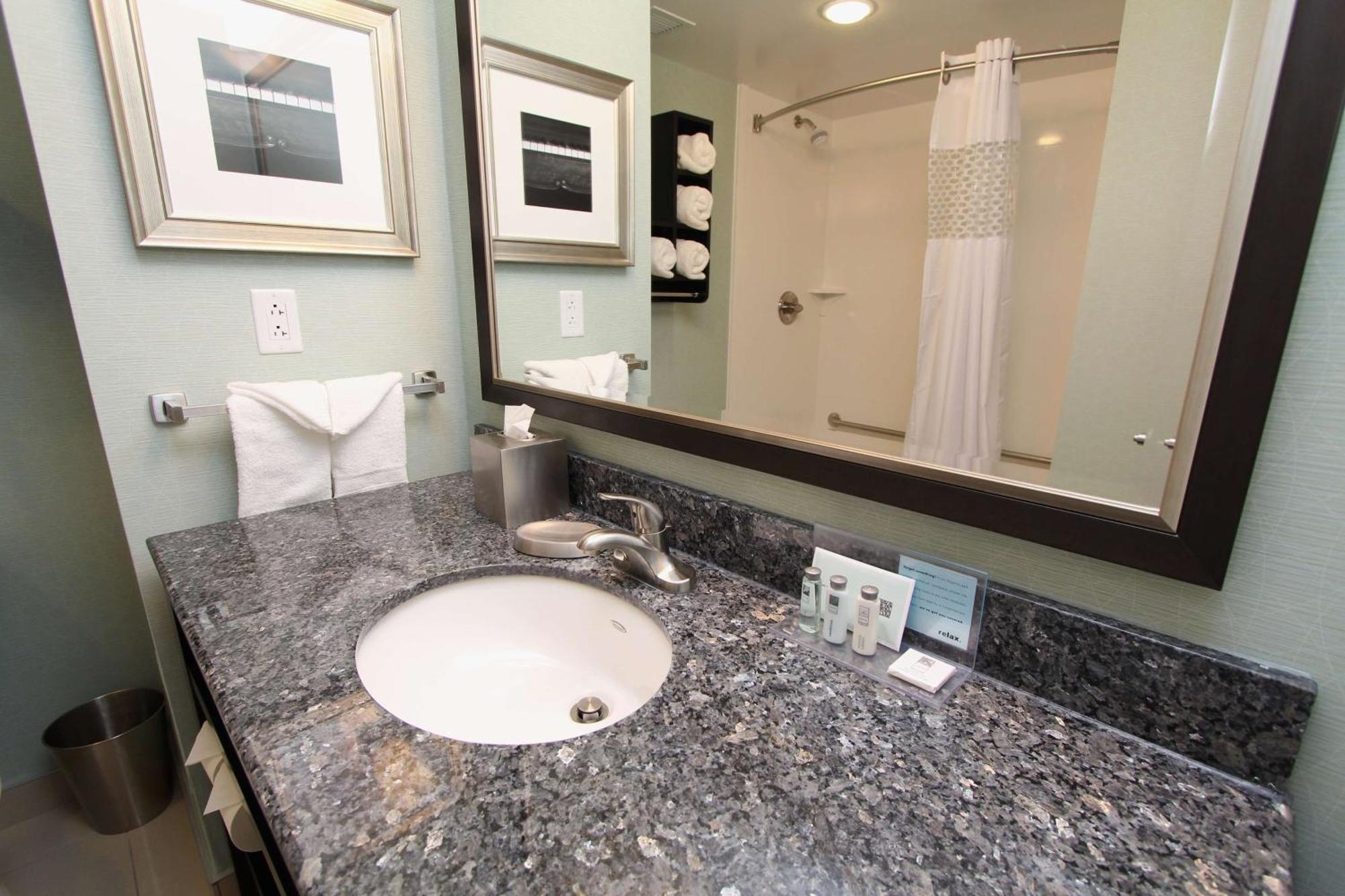 Hampton Inn & Suites By Hilton St. John'S Airport Esterno foto