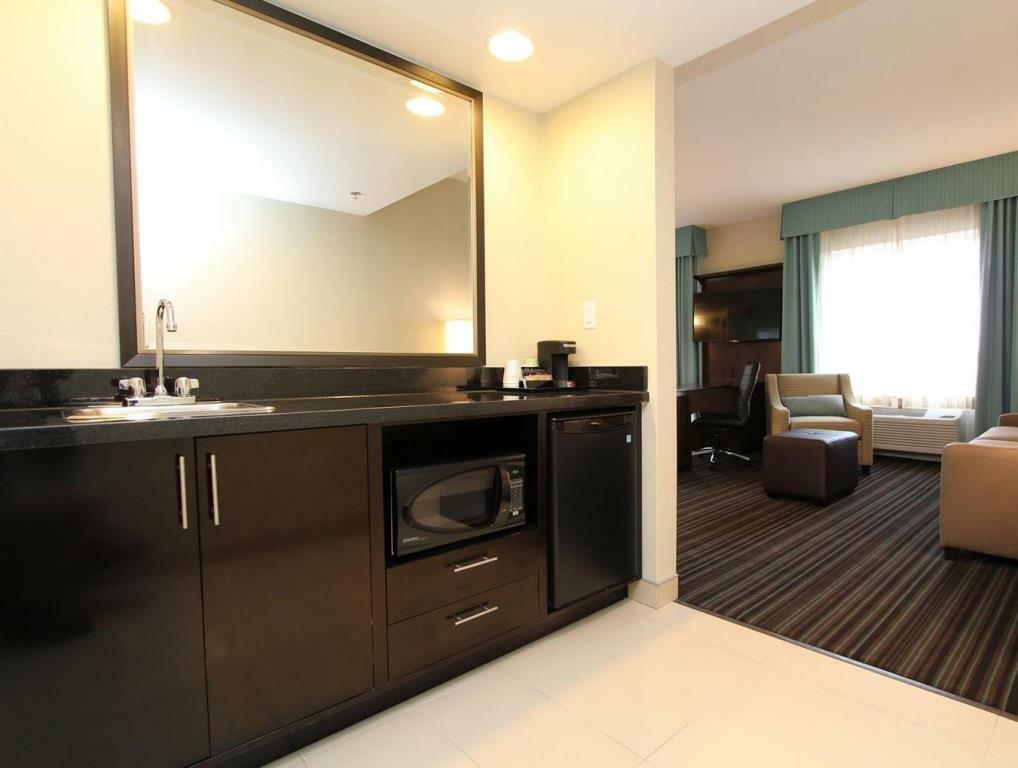 Hampton Inn & Suites By Hilton St. John'S Airport Esterno foto